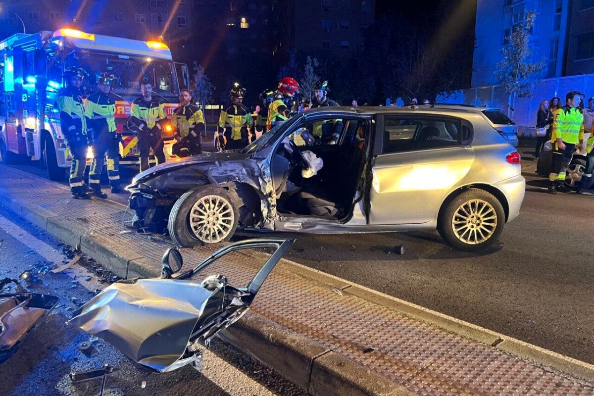 Herido grave un joven tras chocar su coche contra un VTC en Carabanchel