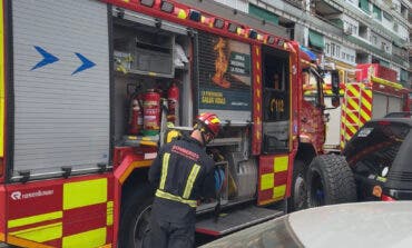 Intoxicada una mujer de 79 años en el incendio de un cuarto de contadores en Leganés