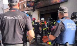 Un incendio calcina un local de cachimbas en Usera