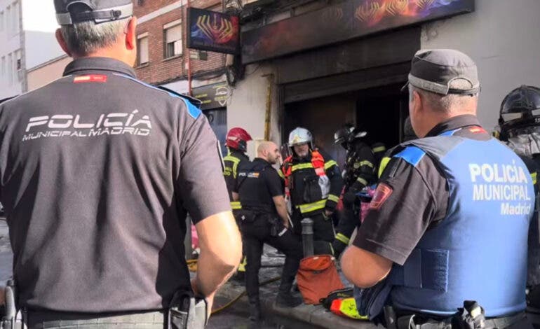 Un incendio calcina un local de cachimbas en Usera