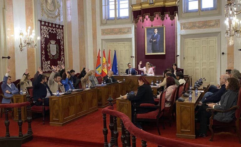 Alcalá de Henares aprueba más de 5,5 millones para mejorar colegios, calles y la Ciudad Deportiva
