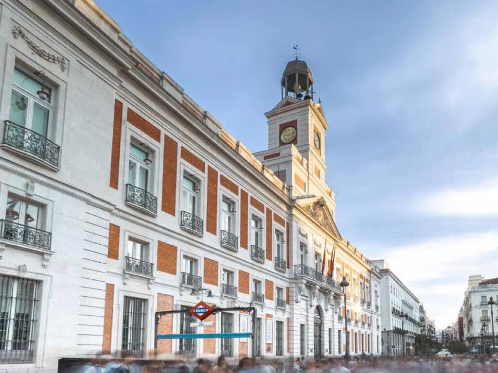 La Academia de la Historia corrige al Gobierno: la Casa de Correos es de la Ilustración, no del franquismo