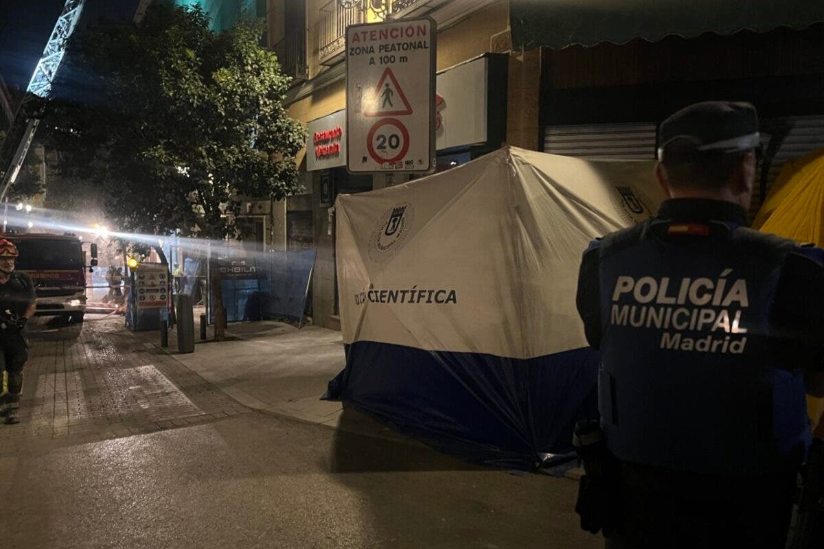 Rescatados los cuerpos sin vida de los cuatro desaparecidos en el derrumbe del edificio de la calle Hileras de Madrid