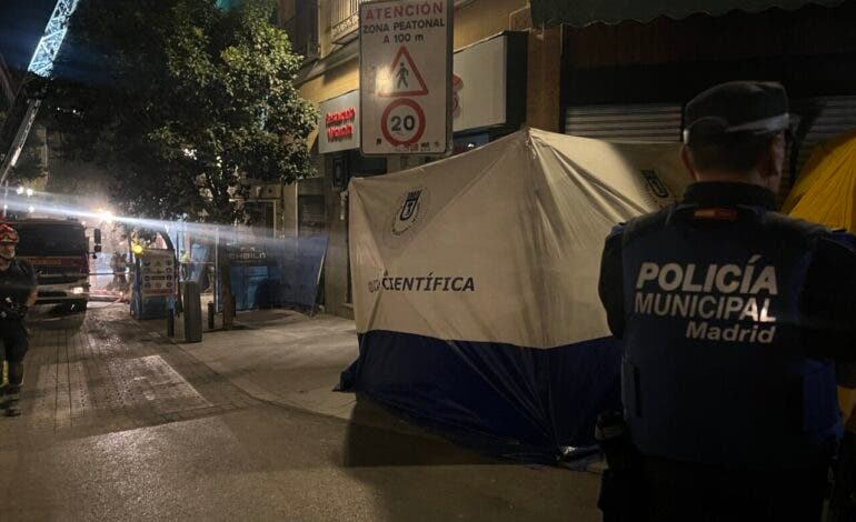 Rescatados los cuerpos sin vida de los cuatro desaparecidos en el derrumbe del edificio de la calle Hileras de Madrid