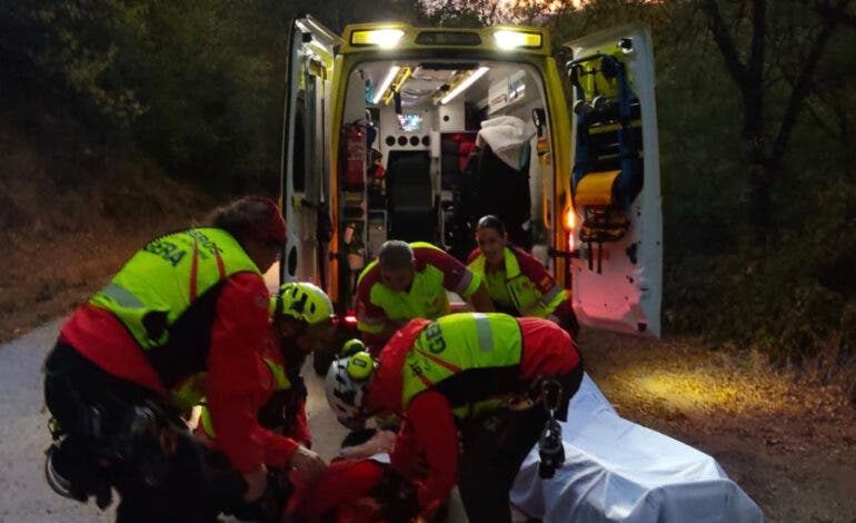 Rescatada una senderista de 73 años herida tras caer por un terraplén en Las Rozas de Puerto Real