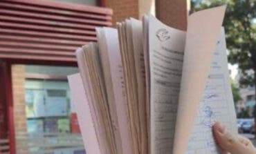 Vecinos de Valleaguado entregan más de 2.000 firmas al Ayuntamiento de Coslada para exigir la reparación urgente de calles y aceras