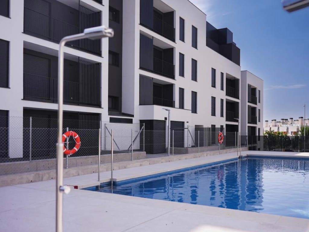 La Comunidad de Madrid eleva un 42 % la inversión en vivienda social en 2026 y entregará más de 700 nuevas casas a familias vulnerables