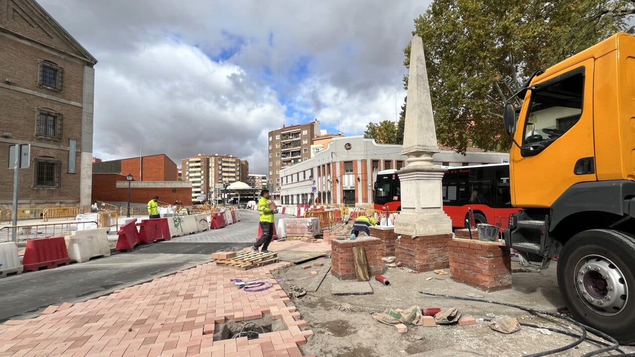 Obras de reubicación de la Fuente de los Cuatro Caños en Alcalá de Henares