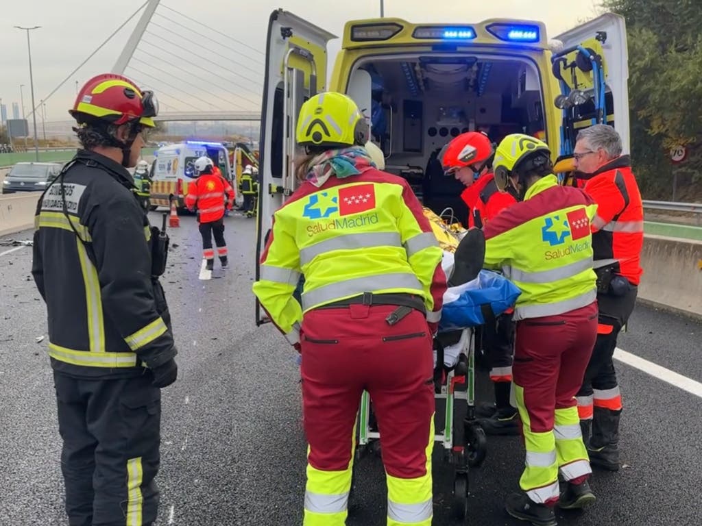 Tres heridos potencialmente graves en un alcance entre seis vehículos en la M-503 en Pozuelo