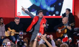 Concierto sorpresa de Bisbal en el Metro de Madrid para inaugurar el Tren Mágico de la Navidad