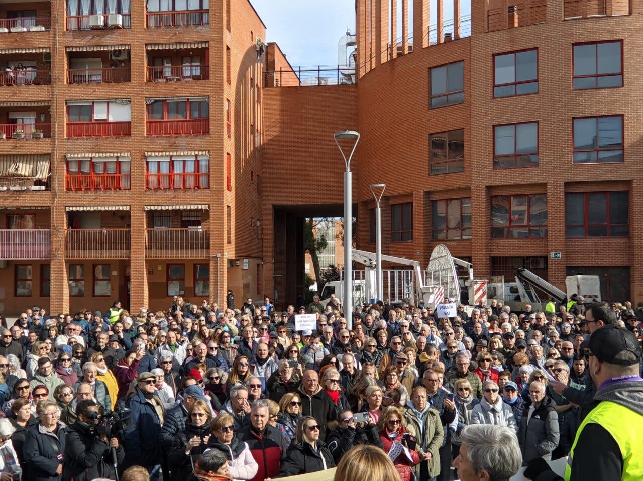 Multitudinaria manifestación en Coslada por limpieza y mantenimiento urbano