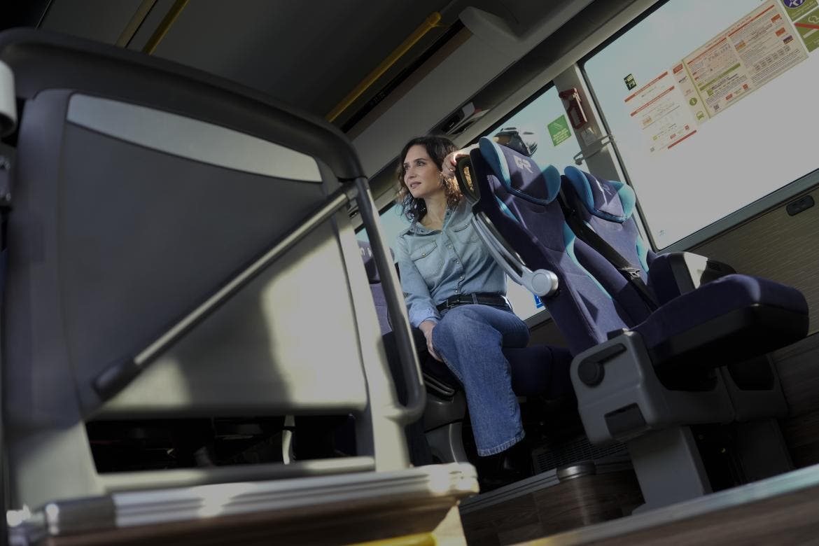 Ayuso presenta el primer autobús 100 % eléctrico de largo recorrido en España
