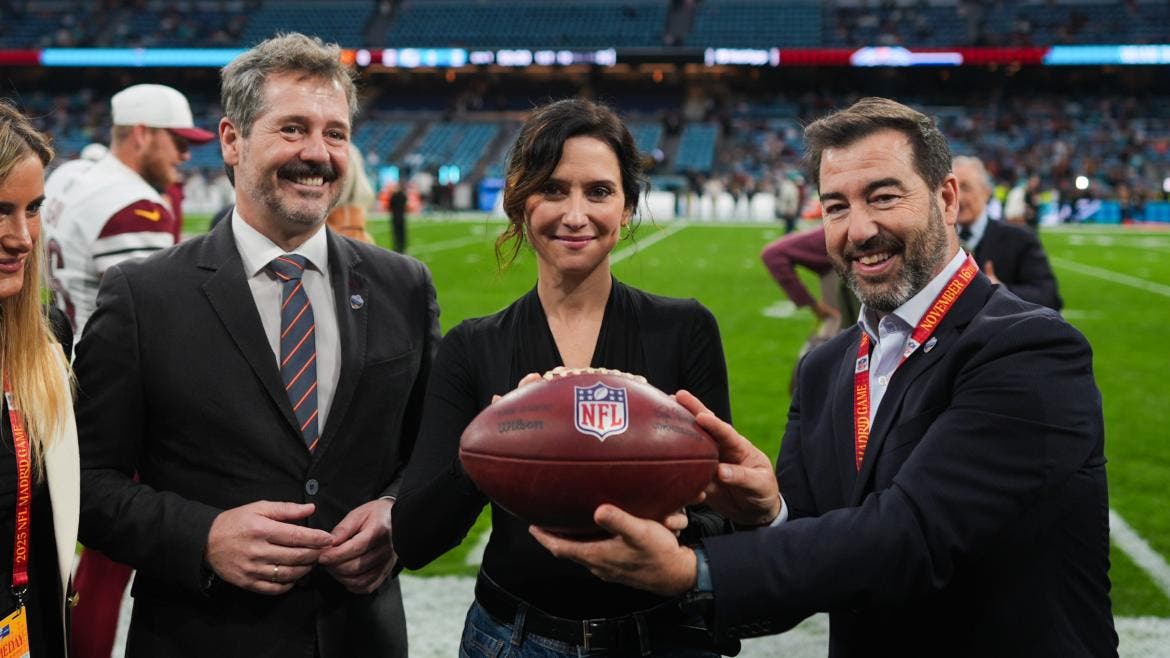 Isabel Díaz Ayuso en el primer partido oficial de la NFL en España