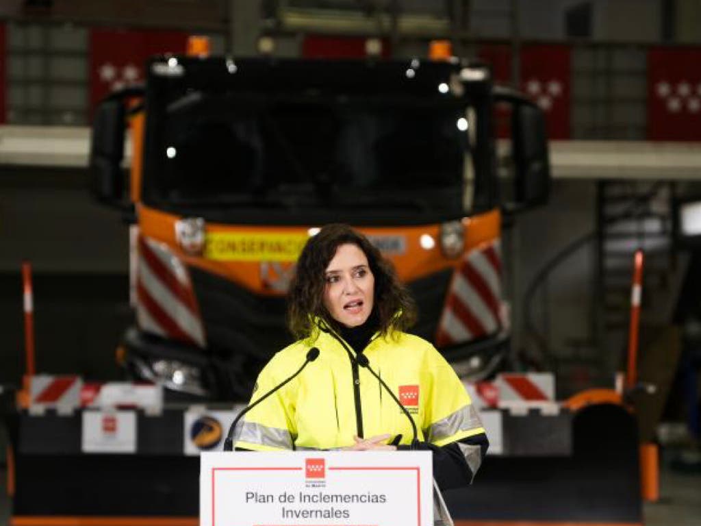 Ayuso presenta el Plan de Inclemencias Invernales con 6.600 efectivos, señales antihielo y sensores en calzadas para evitar accidentes