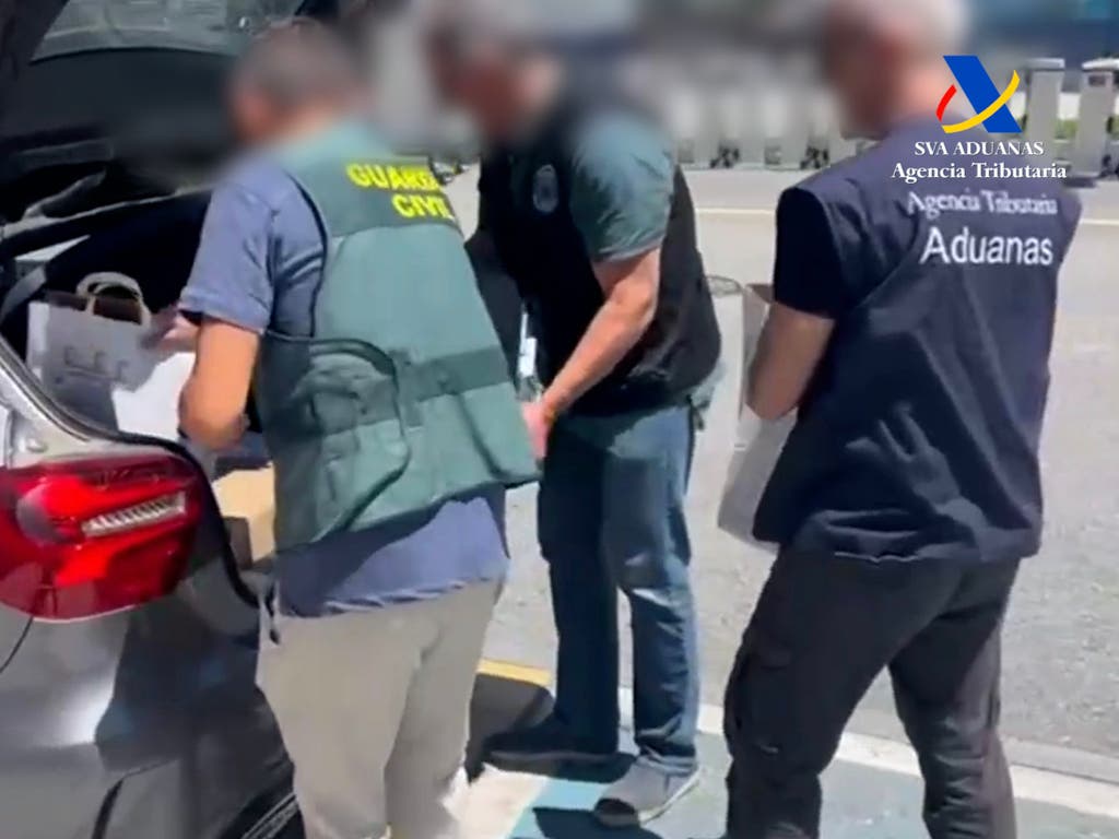 Cae en Coslada una red que eludía el IVA en la venta online de móviles simulando estar en Andorra