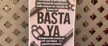 Aparecen carteles en Alcalá de Henares que llaman a «apalear agentes» tras la brutal agresión a dos policías: hay un tercer detenido