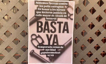 Aparecen carteles en Alcalá de Henares que llaman a «apalear agentes» tras la brutal agresión a dos policías: hay un tercer detenido