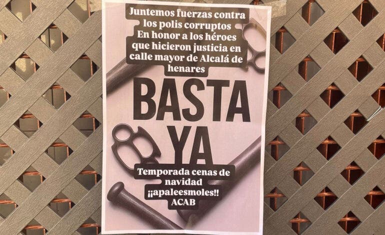 Aparecen carteles en Alcalá de Henares que llaman a «apalear agentes» tras la brutal agresión a dos policías: hay un tercer detenido
