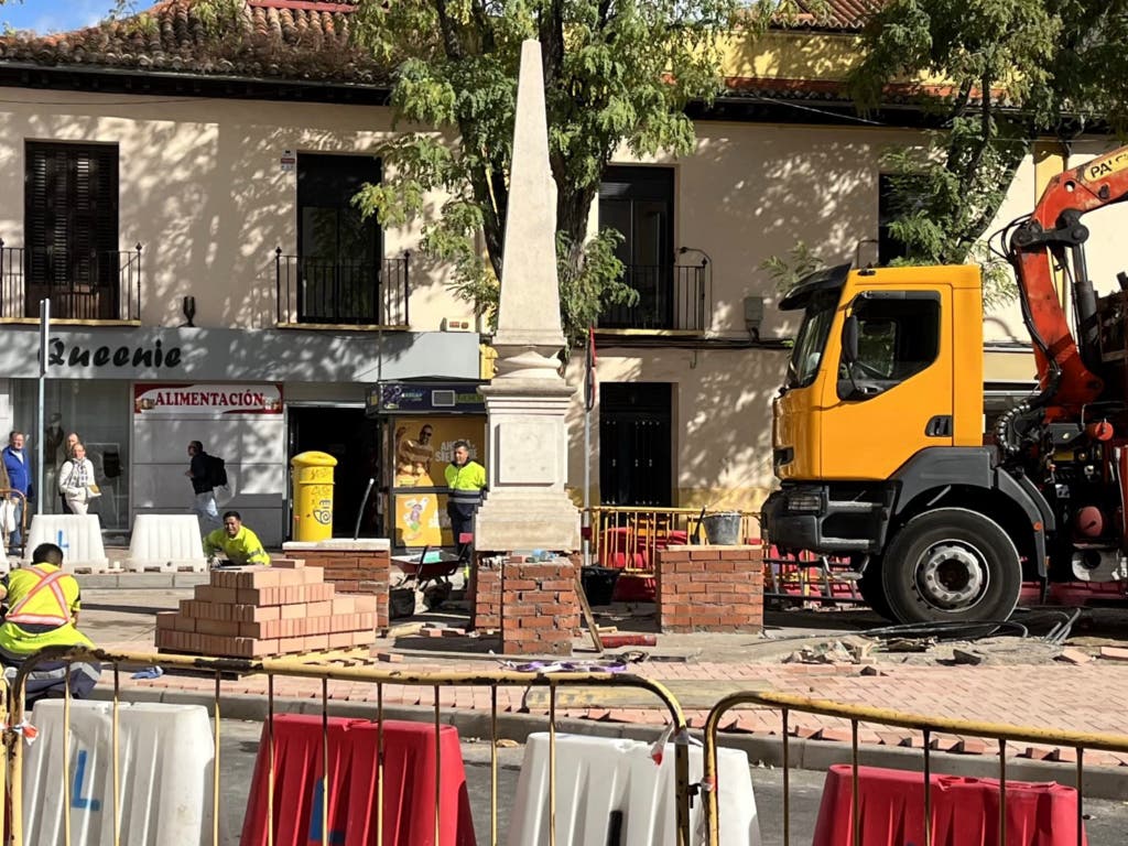 La Fuente de los Cuatro Caños de Alcalá de Henares vuelve a presidir su plaza