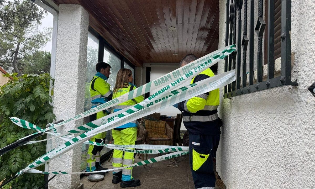 Hallan muertos a un hombre y una mujer con signos de violencia en un chalet de Alpedrete