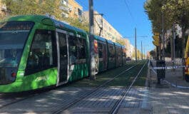 Dos heridos tras chocar un coche con el tranvía de Parla