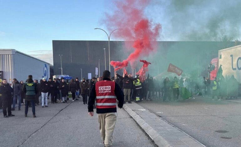 Cabanillas pide diálogo ante la huelga indefinida de Inditex en plena campaña del Black Friday