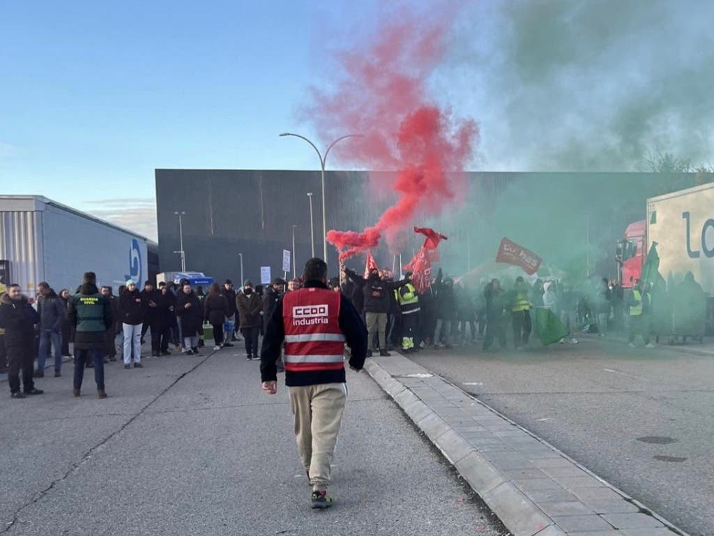 Cabanillas pide diálogo ante la huelga indefinida de Inditex en plena campaña del Black Friday