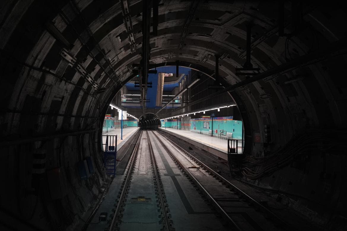 Interior del túnel de la Línea 7B del Metro en Madrid