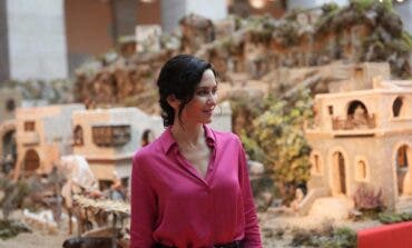 Ayuso inaugura el Belén de Sol con la Huida a Egipto bajo un cielo de 60.000 estrellas