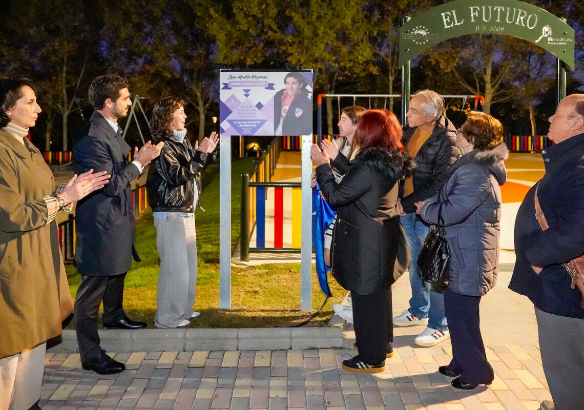 Torrejón inaugura una zona infantil adaptada en el Parque Europa dedicada al niño Adrián Burgos López, fallecido en 2024