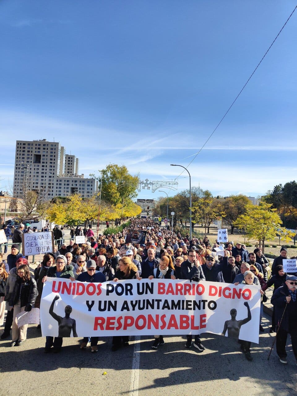 Multitudinaria manifestación en Coslada por limpieza y mantenimiento urbano.