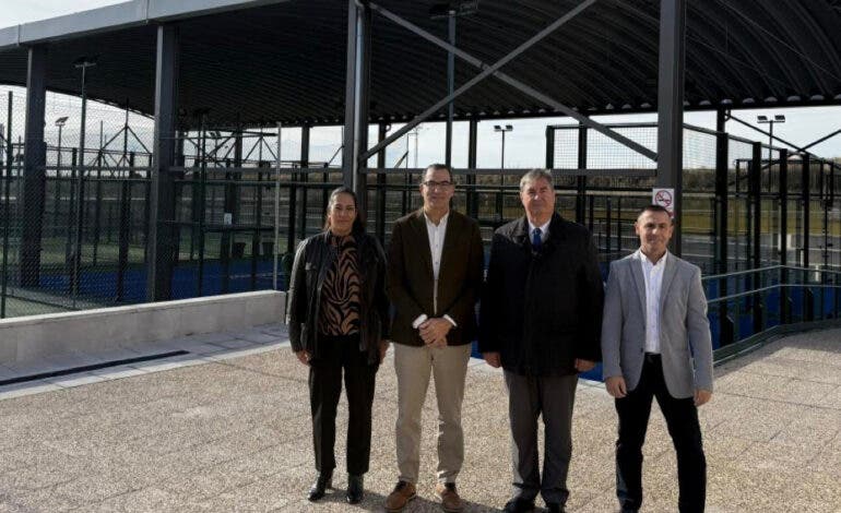 La Comunidad de Madrid construye cuatro pistas de pádel cubiertas en Ajalvir y renueva la principal vía de acceso al municipio