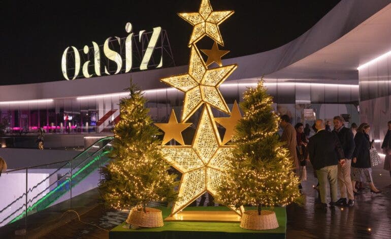 Oasiz Madrid en Torrejón estrena estas Navidades Xmas-Land con toboganes, nieve y encuentros con Papá Noel