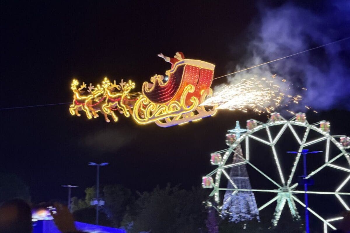 Papá Noel surca el cielo de Torrejón cada tarde, la gran novedad de las Mágicas Navidades