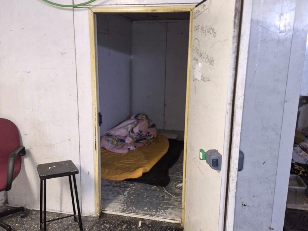 Sin contrato y viviendo dentro de la frutería: detenido en Puente de Vallecas por explotación laboral