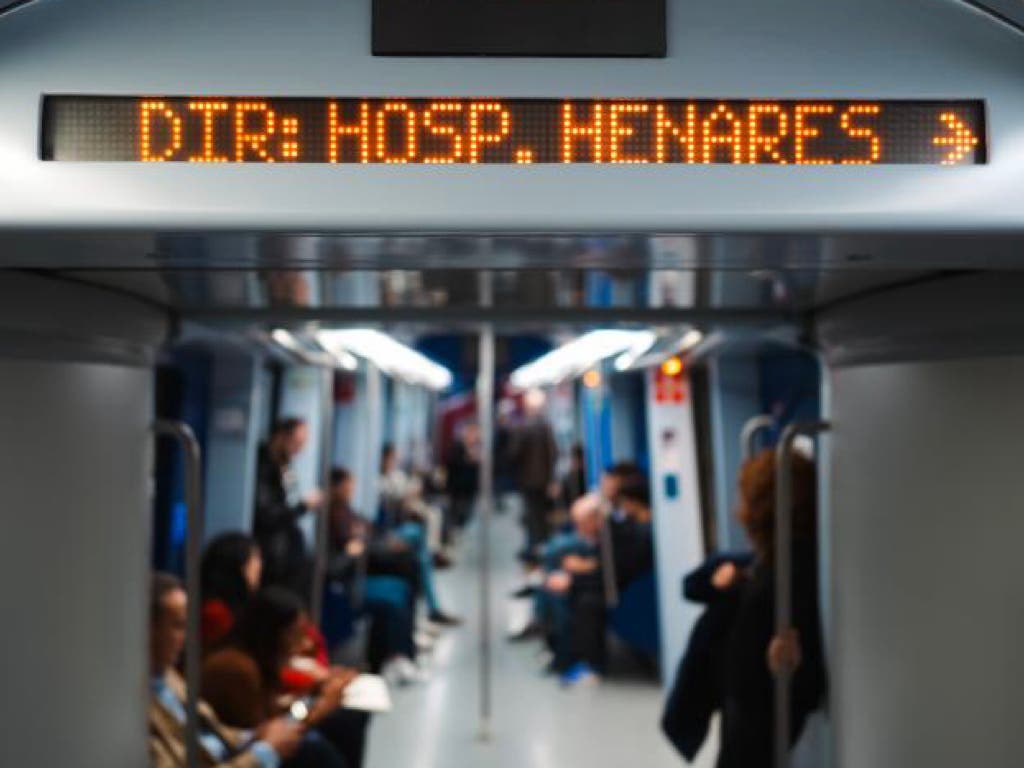 Reabierta ya la Línea 7B de Metro desde las 6 de la mañana tras tres años cerrada