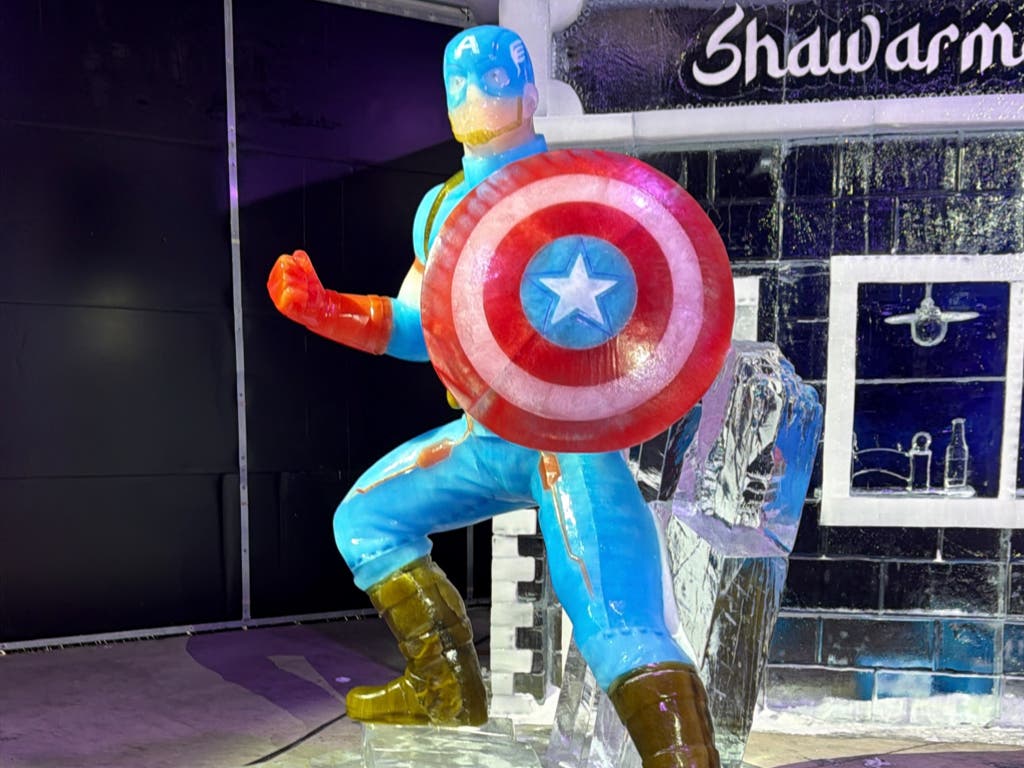 Vuelve a Torrejón Ice Festival: héroes, villanos y mucho color en la mayor exposición de esculturas de hielo de Europa