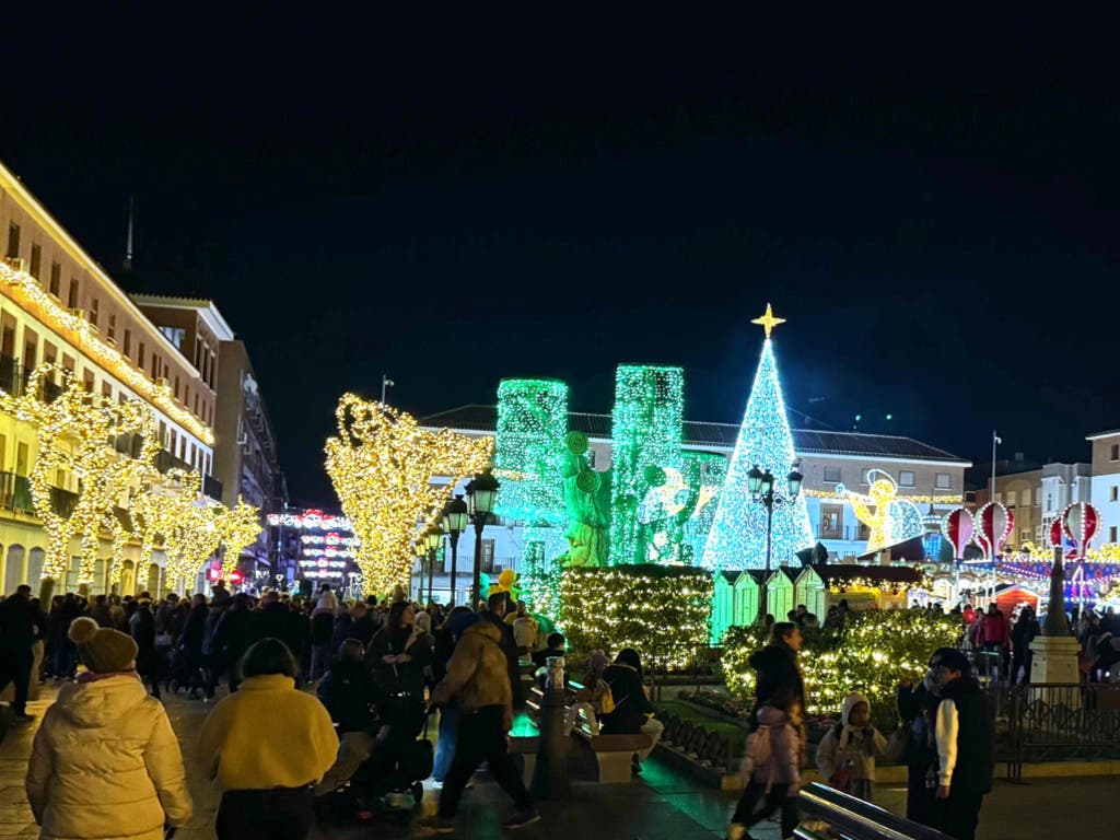 Torrejón inaugura la Plaza de los Guachis y llena de magia el arranque de las Navidades