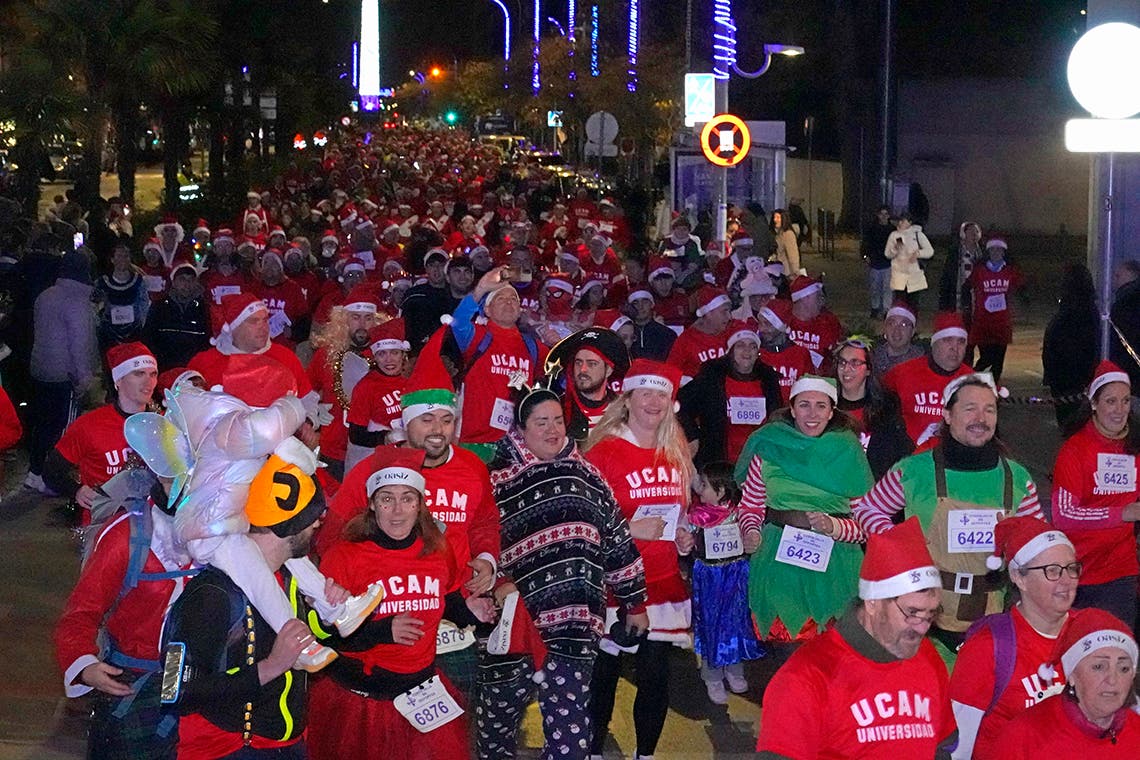 Participantes disfrazados en la I Milla Mágica de Torrejón de Ardoz