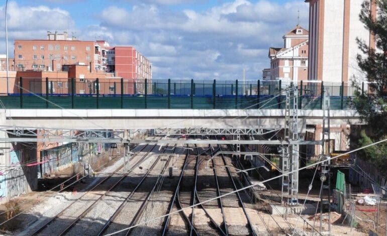 El nuevo paso superior de Luis Astrana Marín en Alcalá de Henares abre al tráfico el martes 23