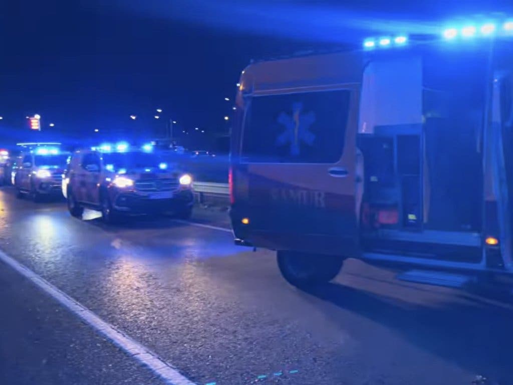 Un motorista de 23 años pierde un brazo y resulta herido muy grave en un accidente en la A-42