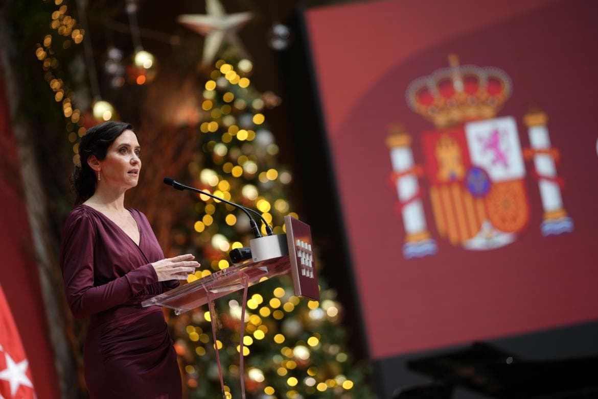 Ayuso apela a los «hijos de la Transición» en el 47 aniversario de la Constitución: «Que nada nos rompa de nuevo»