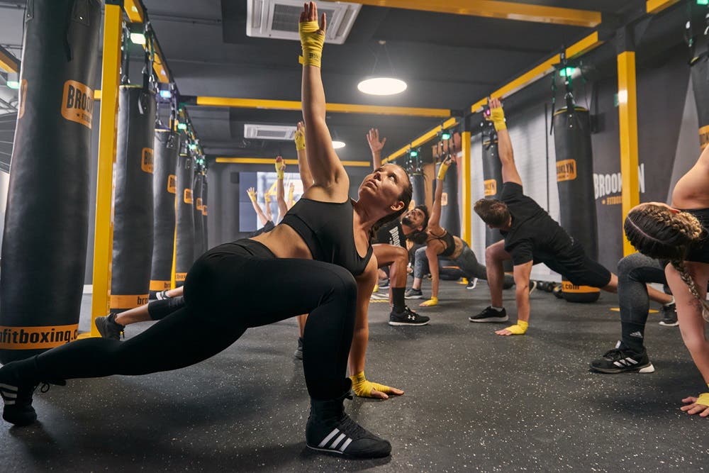 Clases de entrenamiento en Brooklyn Fitboxing Las Mercedes con sacos de boxeo
