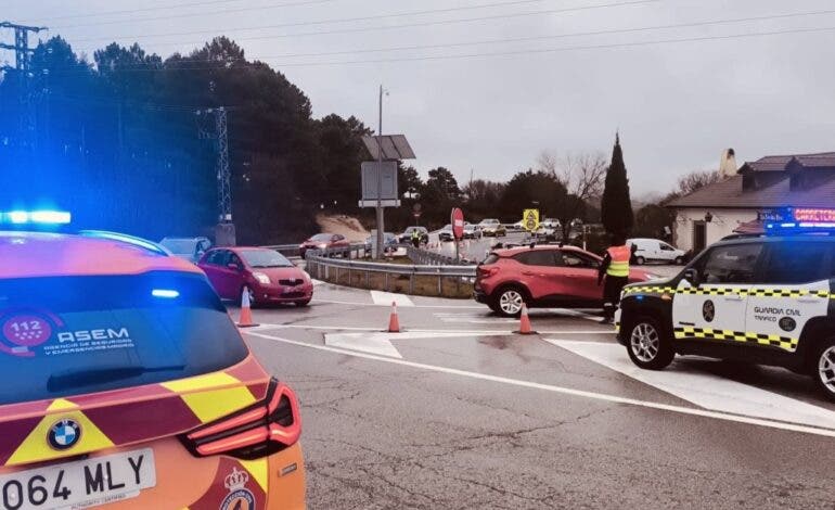 Cortadas las carreteras M-601 y M-604 tras llenarse los aparcamientos de Cotos y Navacerrada