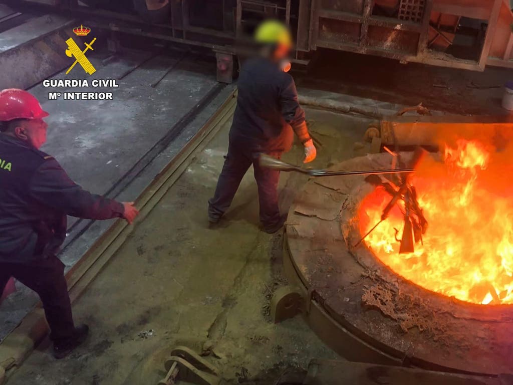 La Guardia Civil de Guadalajara reduce a chatarra 529 armas de fuego, armas blancas, piezas y objetos peligrosos