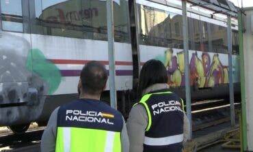 Detenidos 17 grafiteros, 12 en Madrid, por 95 delitos de daños en trenes de toda España
