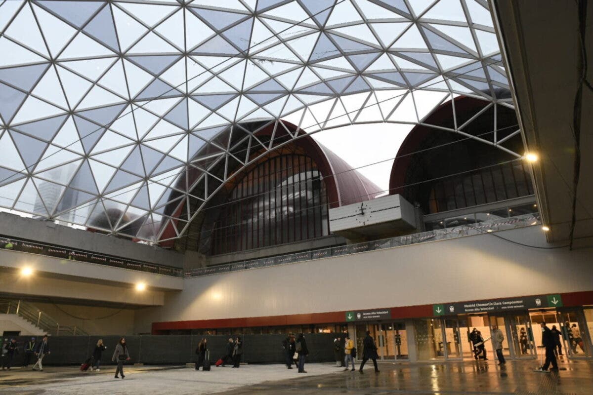 La estación de Chamartín reabre su entrada principal con una gran bóveda acristalada