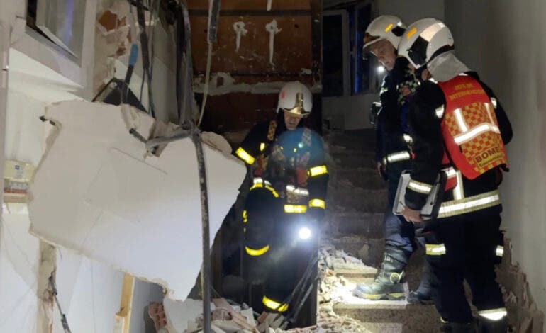 Una explosión deja tres heridos y graves daños en una vivienda de Moraleja de Enmedio