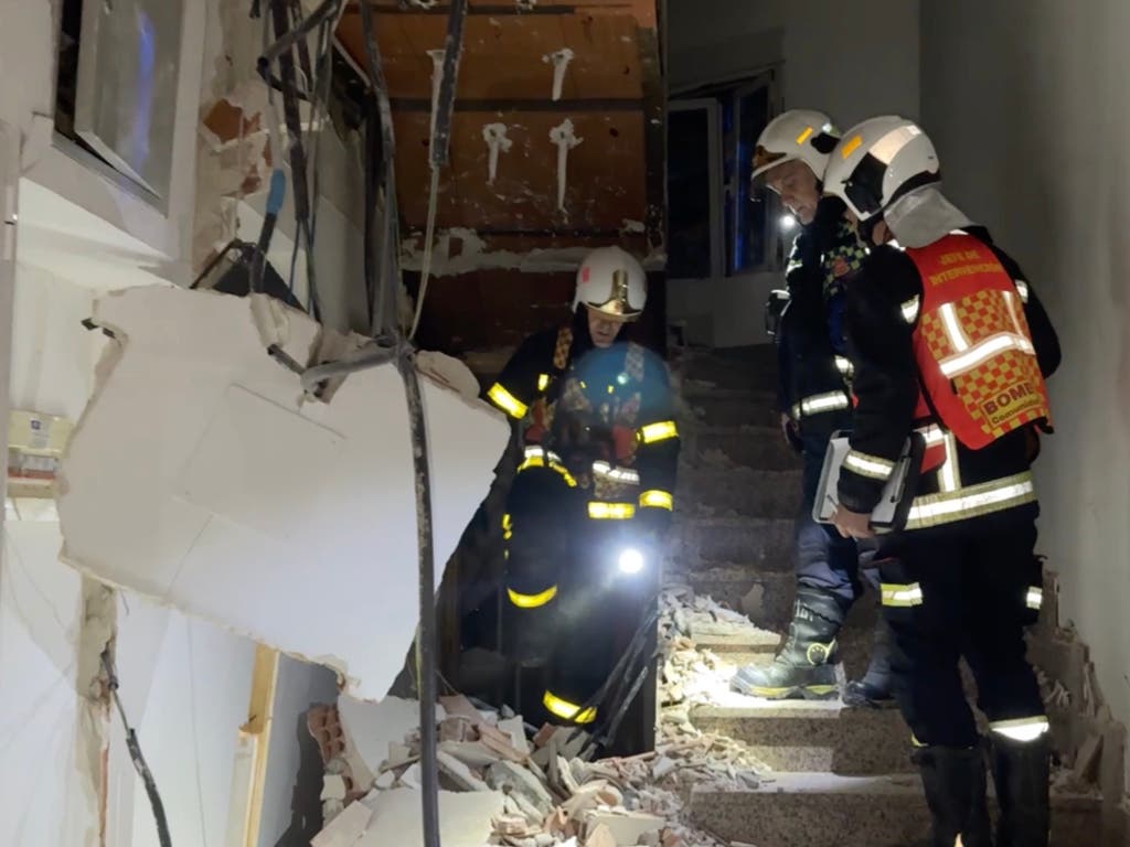Una explosión deja tres heridos y graves daños en una vivienda de Moraleja de Enmedio