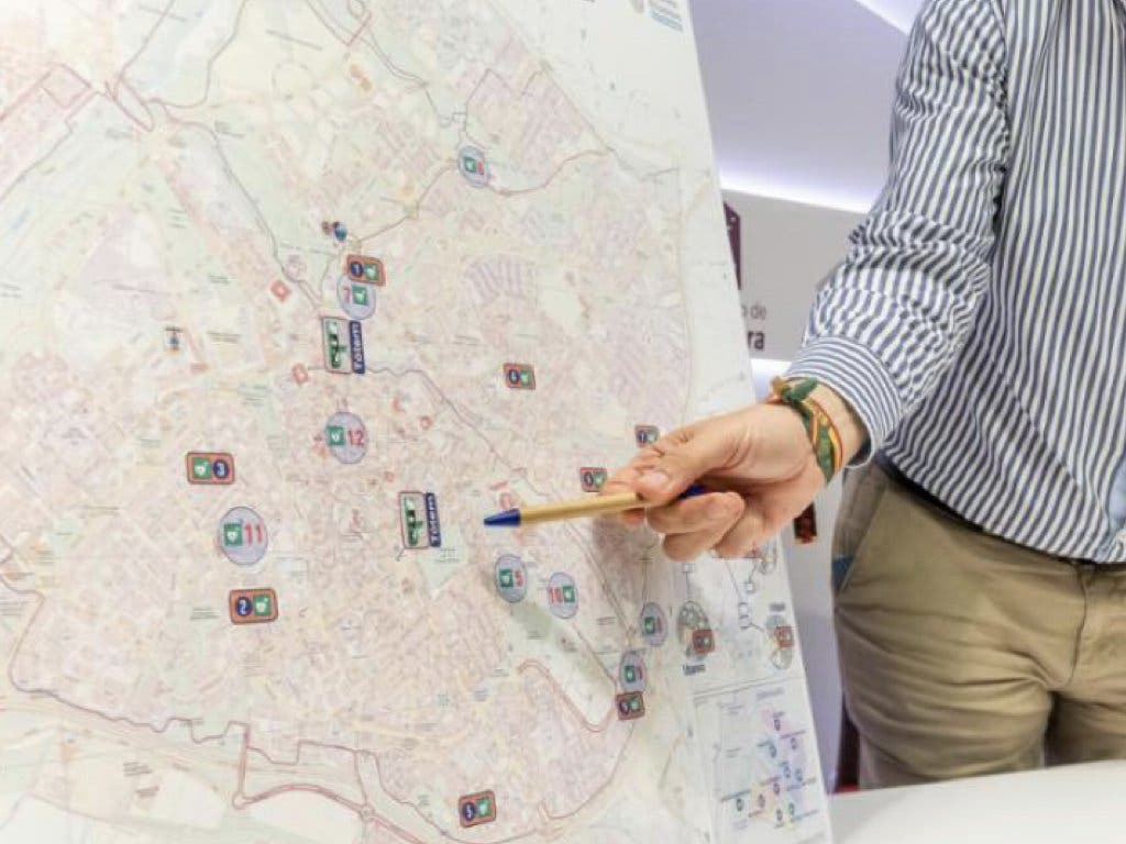 Guadalajara refuerza su red de desfibriladores con 19 nuevos equipos para llegar a todos los barrios